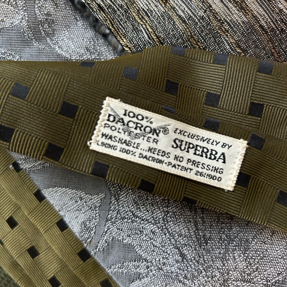 Bundle of 8 men’s vintage ties skinny widths ranging from 1.75”-3” - Picture 10 of 11